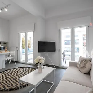 Lusso Bianco, Nilie Hospitality Mgmt Διαμέρισμα